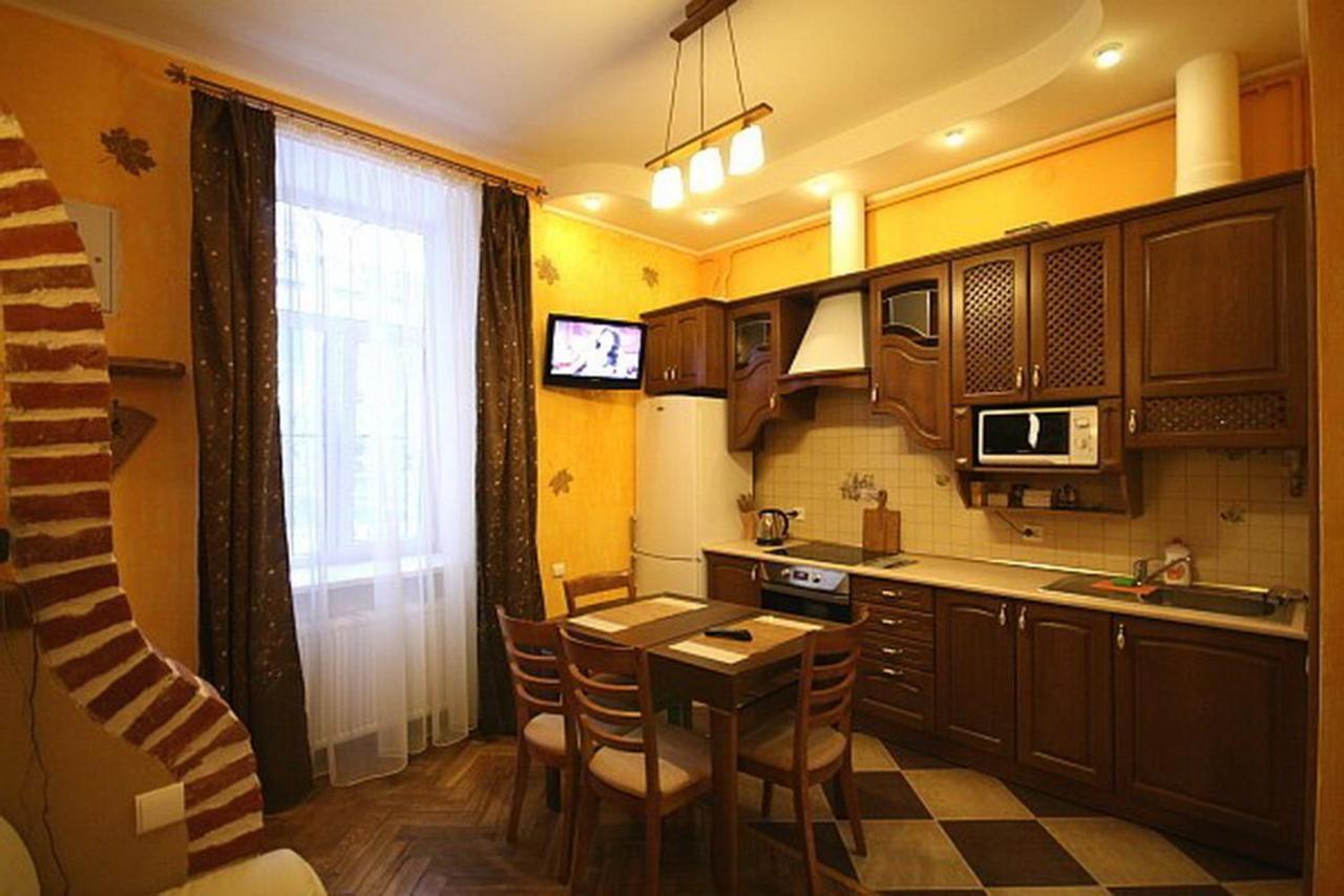 Park And Opera Apartments Lviv Buitenkant foto
