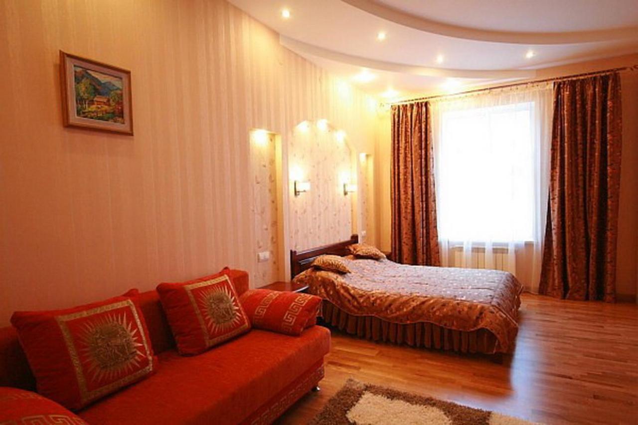 Park And Opera Apartments Lviv Buitenkant foto